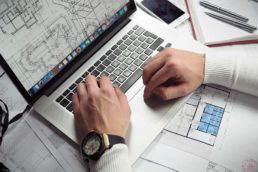 hands on laptop